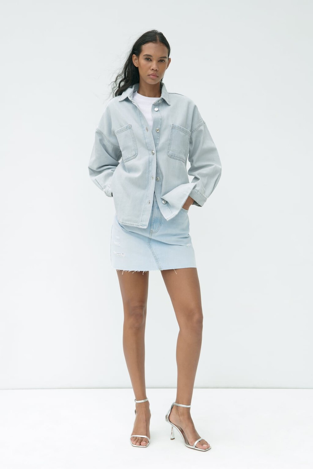 

Джинсовая рубашка с накладными карманами ZARA, синий