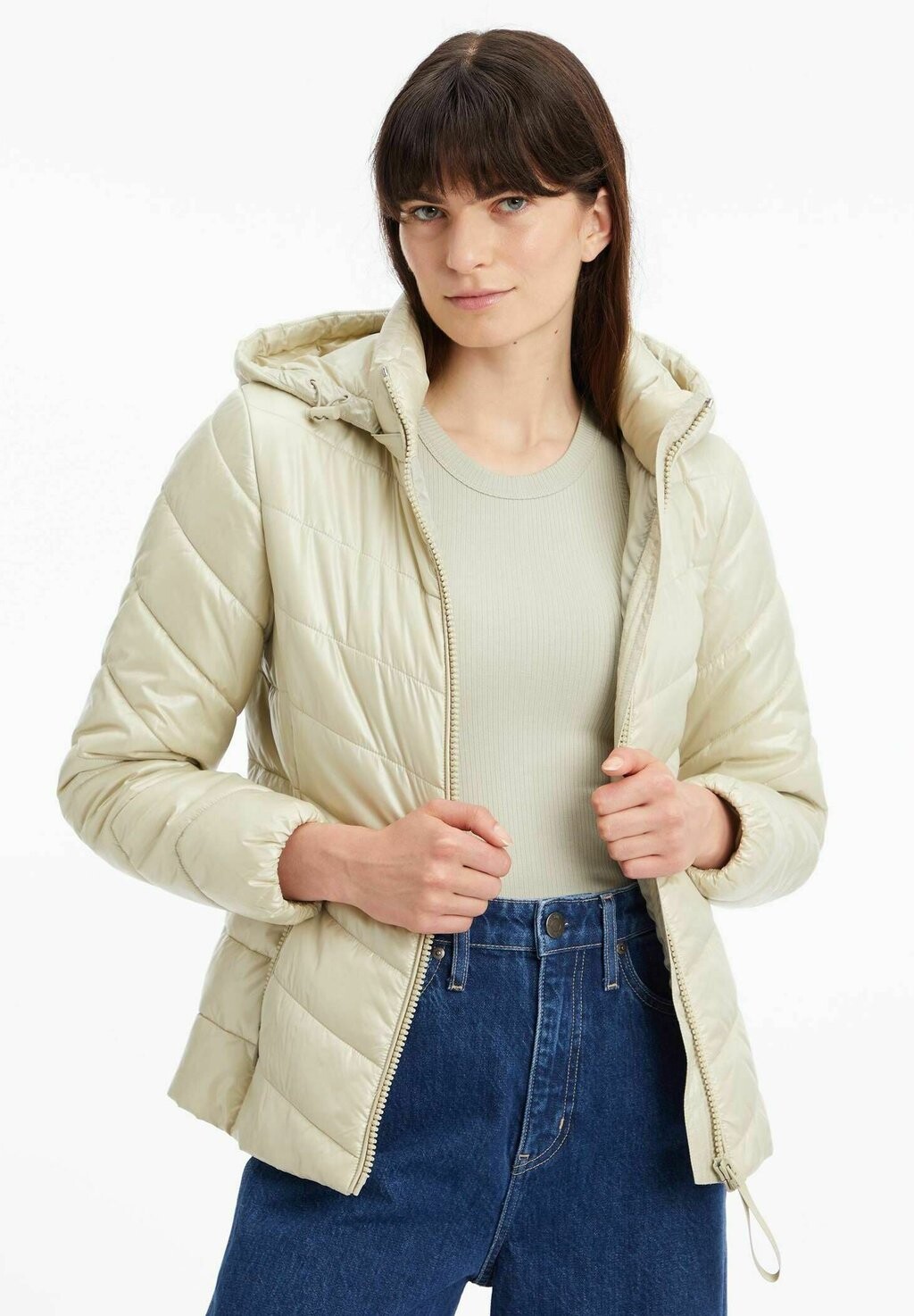 

Зимняя куртка Calvin Klein