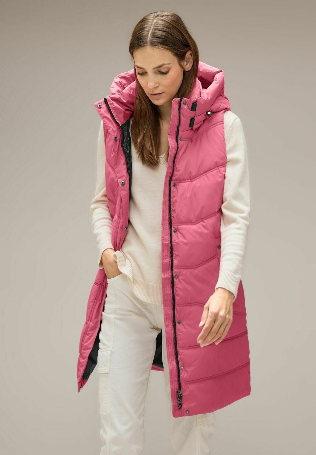 

Жилет ДЛИННЫЙ СТЕГАНЫЙ LANGE STEPP Street One, цвет pink
