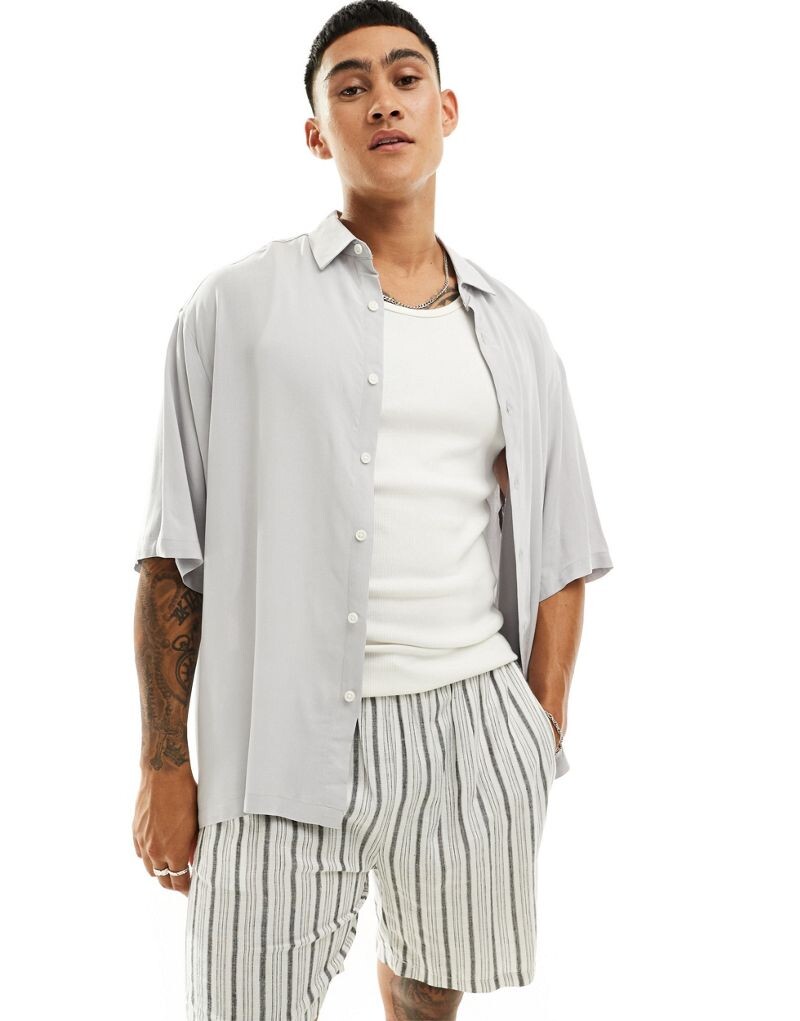 

Светло-серая рубашка оверсайз из вискозы ASOS DESIGN