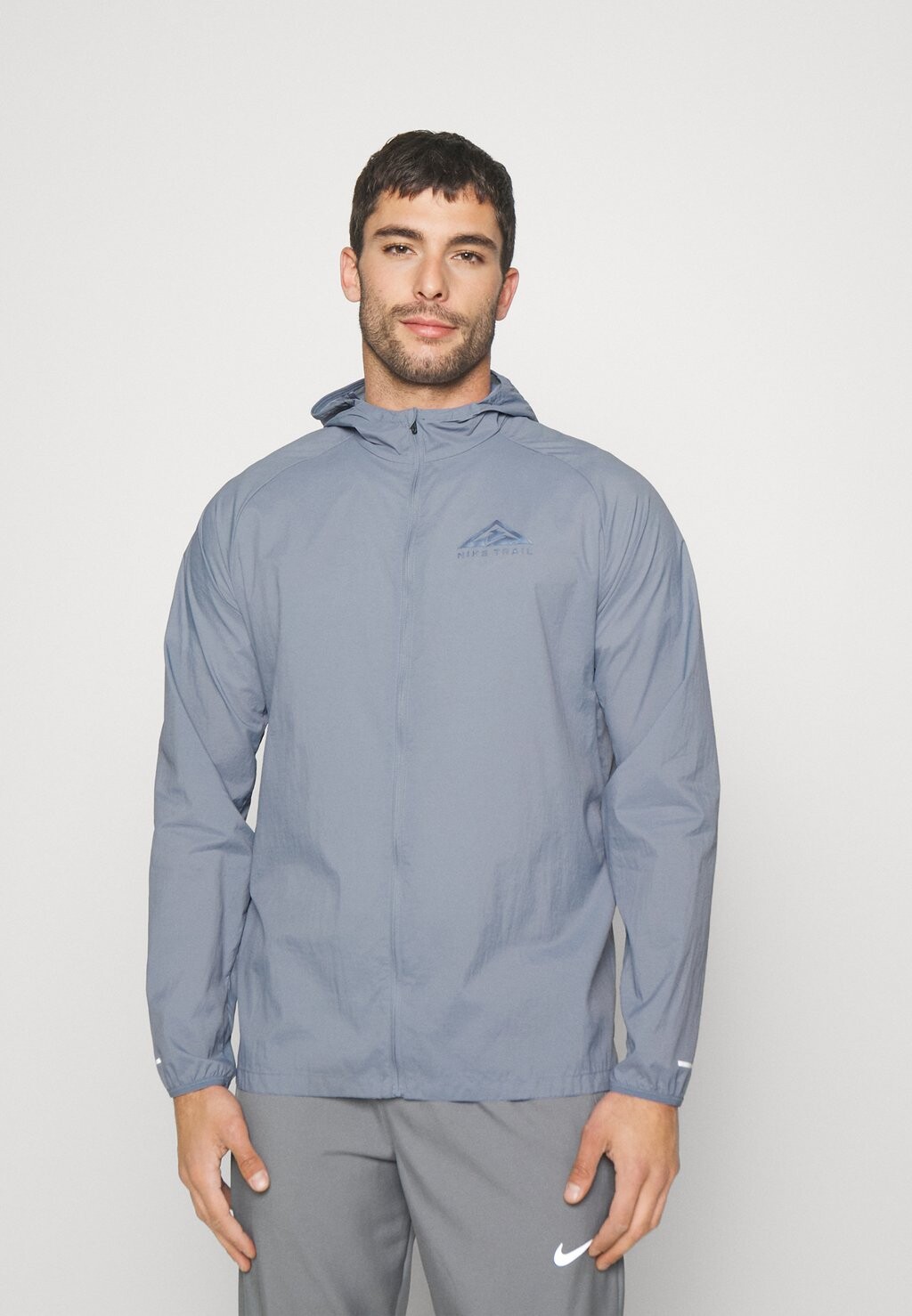 

Спортивный топ Nike