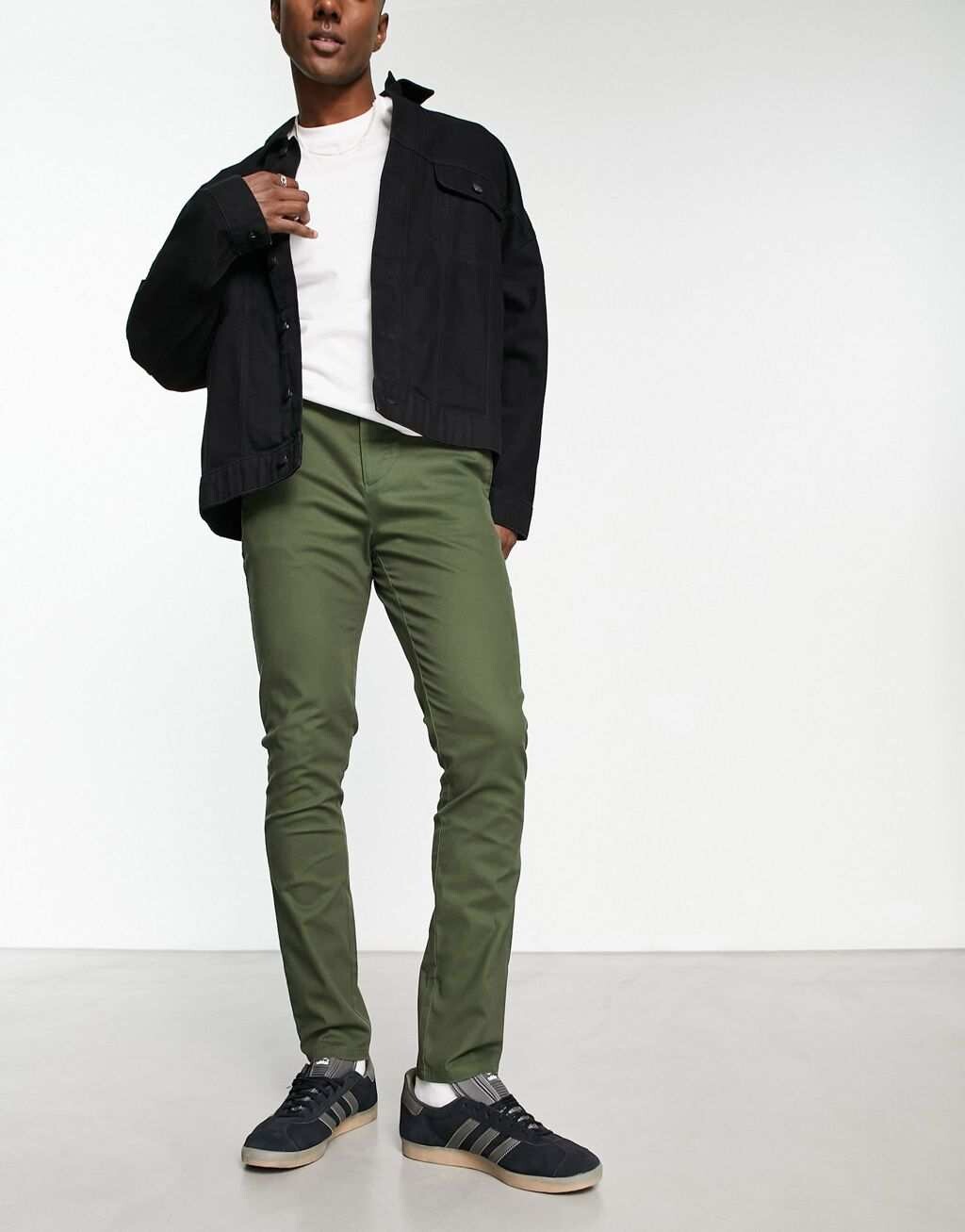 

Узкие брюки чинос цвета хаки ASOS DESIGN