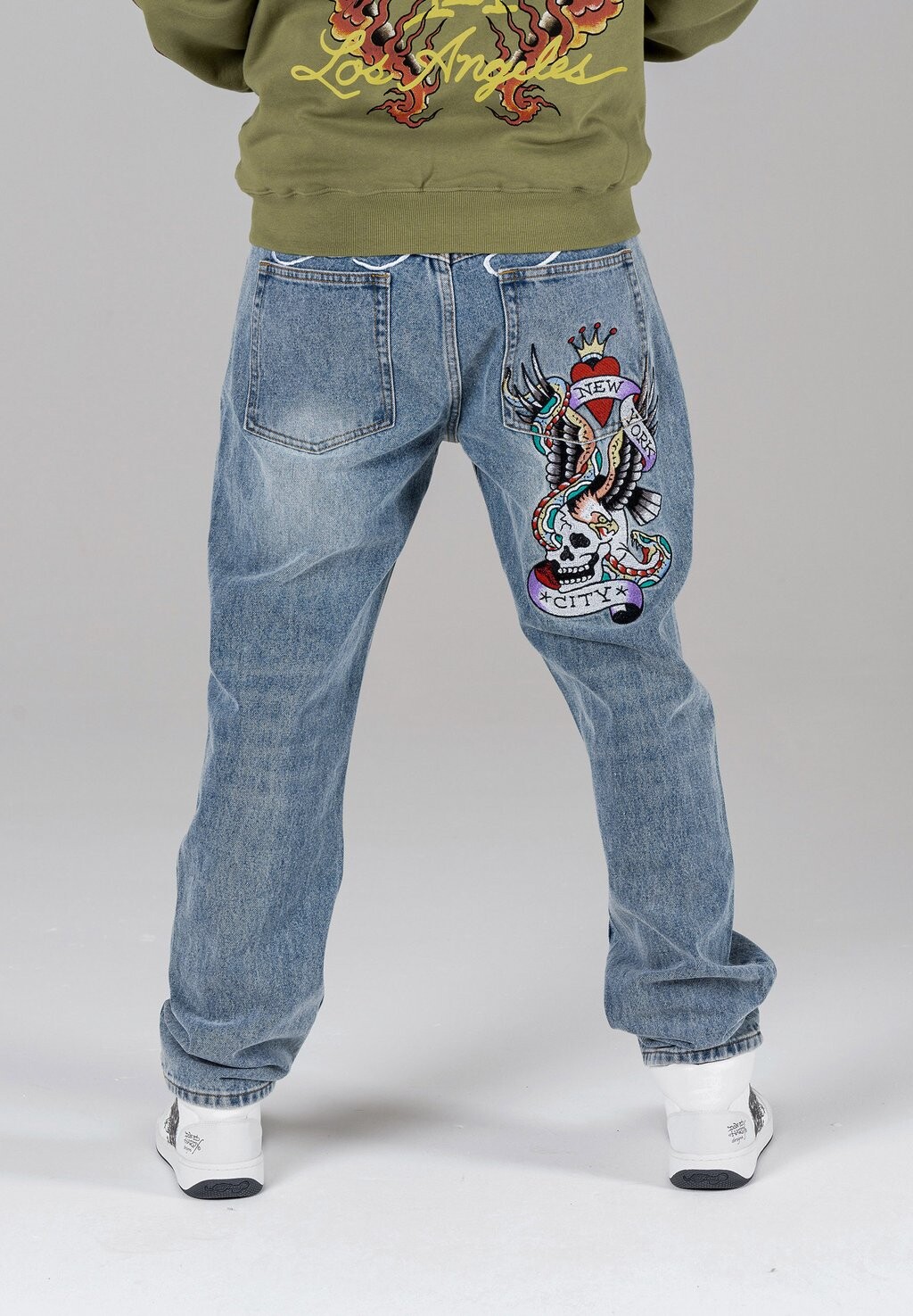 

Джинсы свободного кроя Ed Hardy