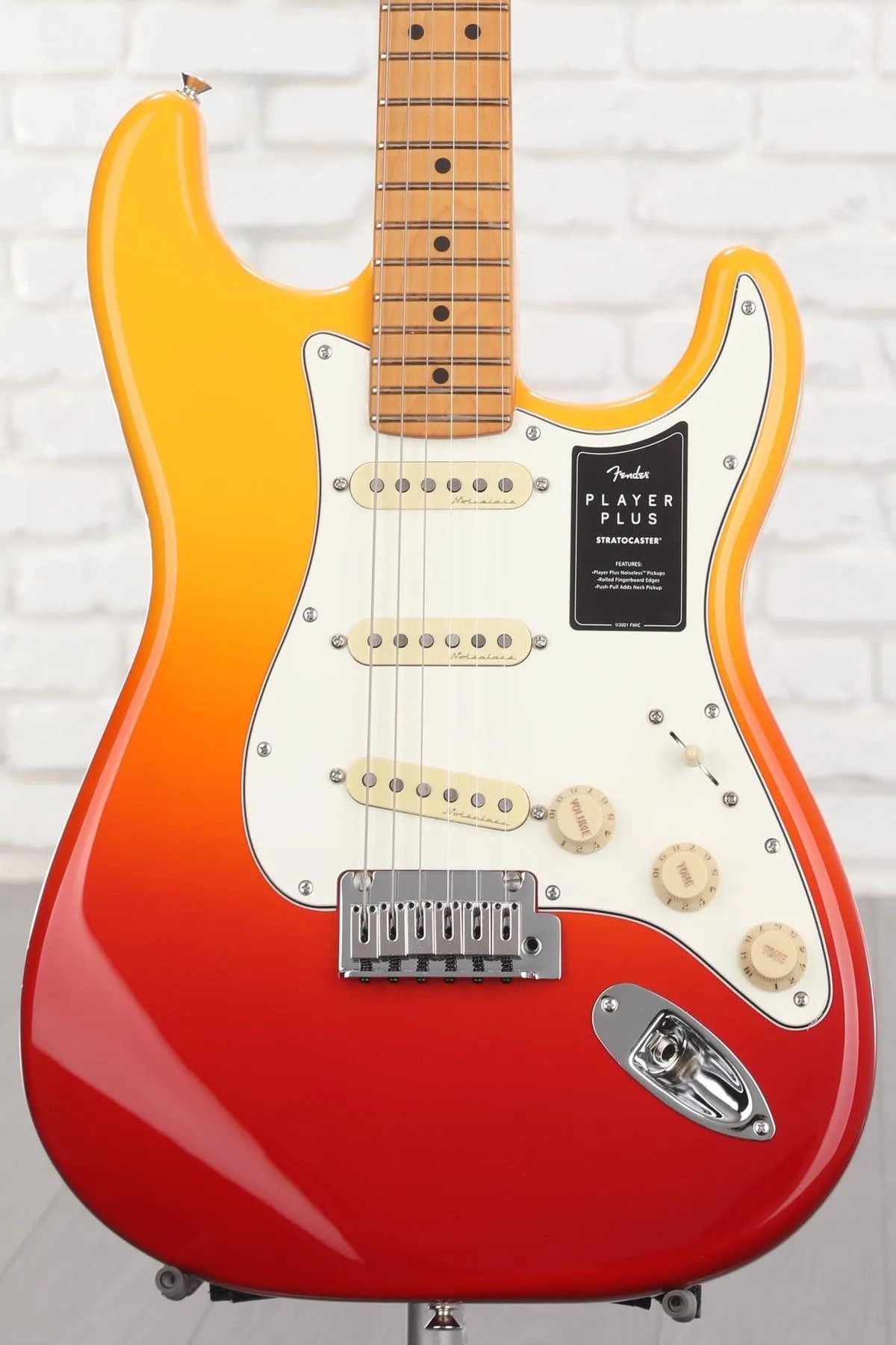 

Электрогитара Fender Player Plus Stratocaster — Tequila Sunrise с кленовой накладкой грифа