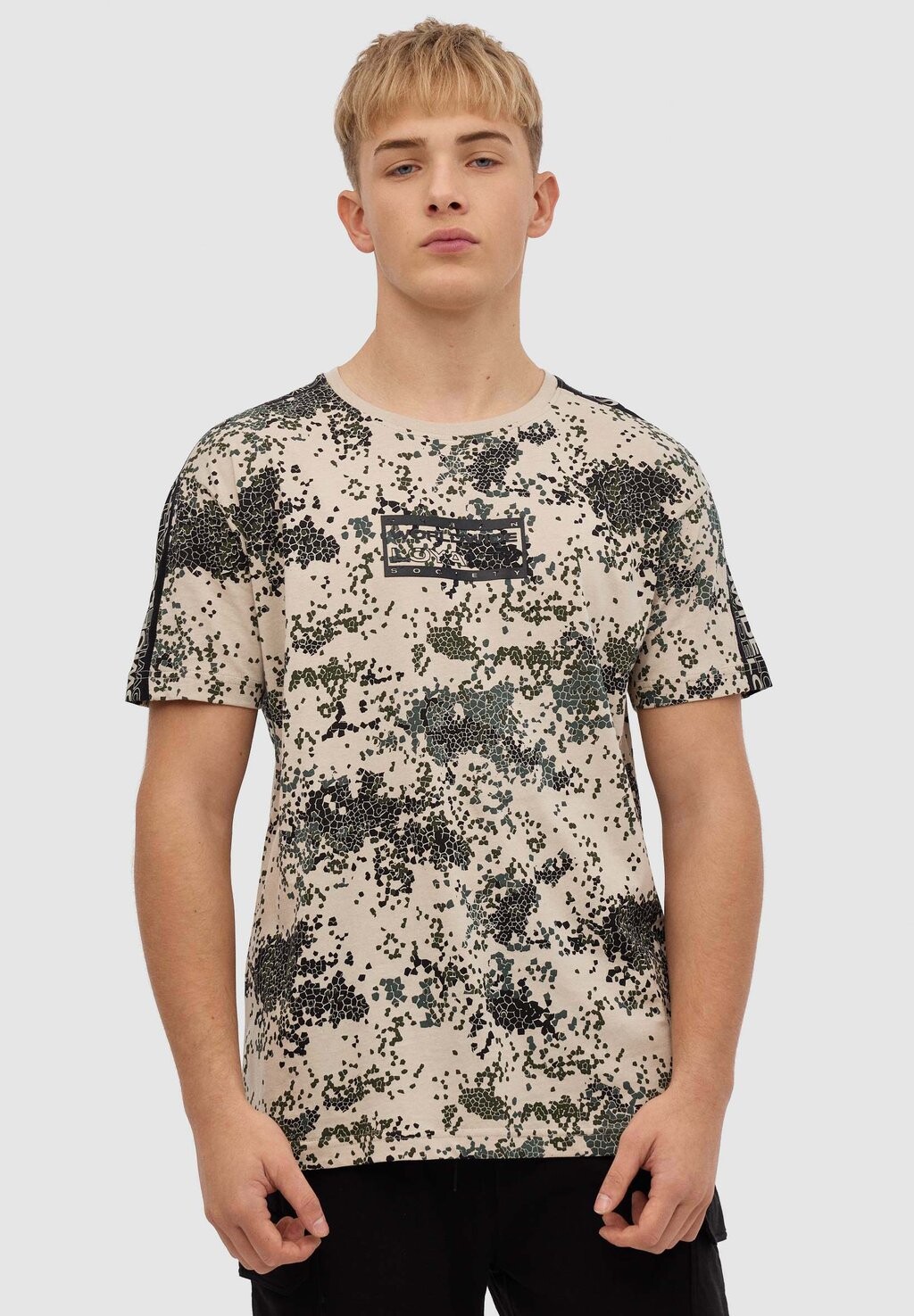 

Футболка с принтом CAMO INSIDE, коричневый