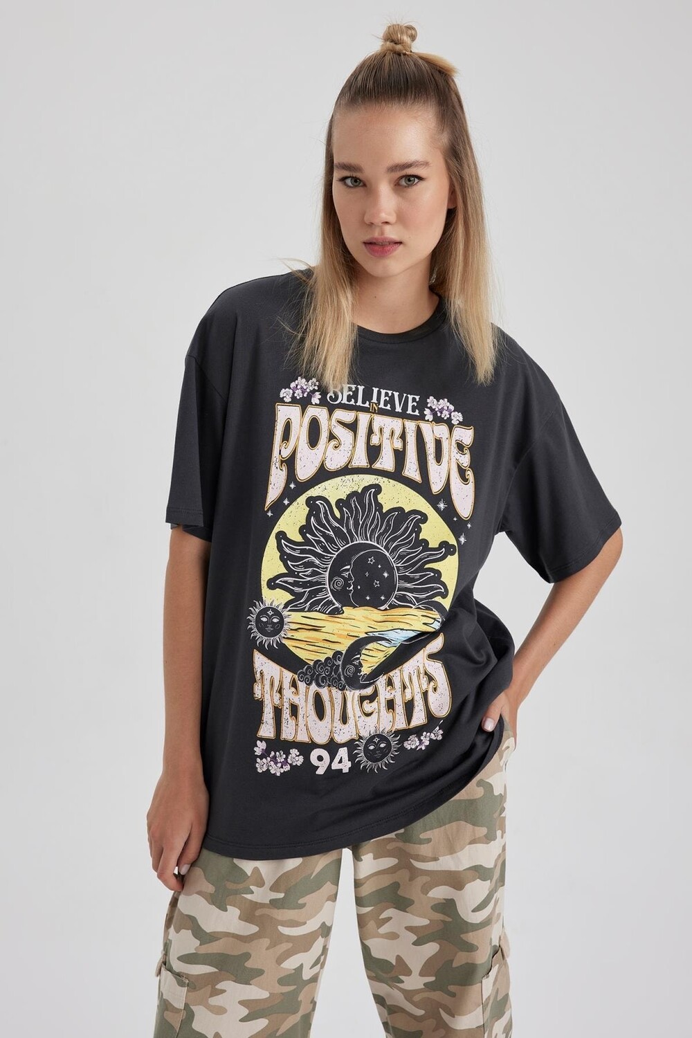 

Футболка Cool Oversize из 100% хлопка с короткими рукавами и принтом DeFacto, серый