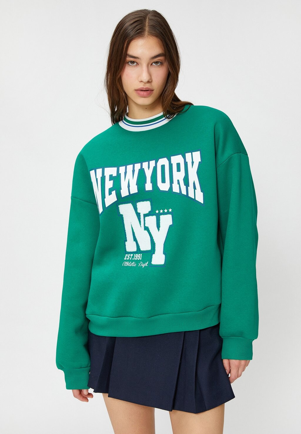 

Толстовка EMBROIDERED CREW NECK VARSITY Koton, зеленый