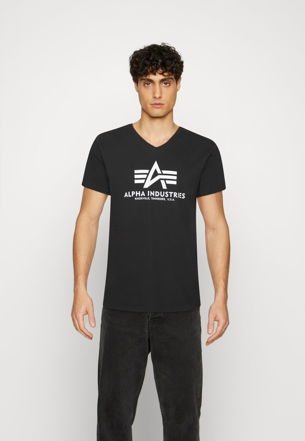 

Футболка с принтом Alpha Industries, черный