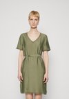 Дневное платье ONLCELINE PAULA V NECK DRESS Only Tall, зеленый