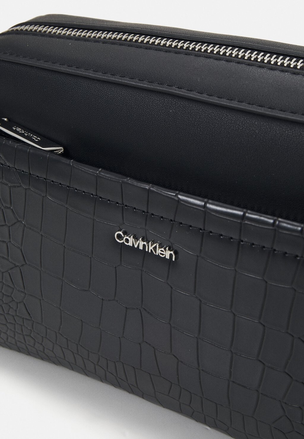 

Сумка через плечо Must Camera Bag Calvin Klein, черная