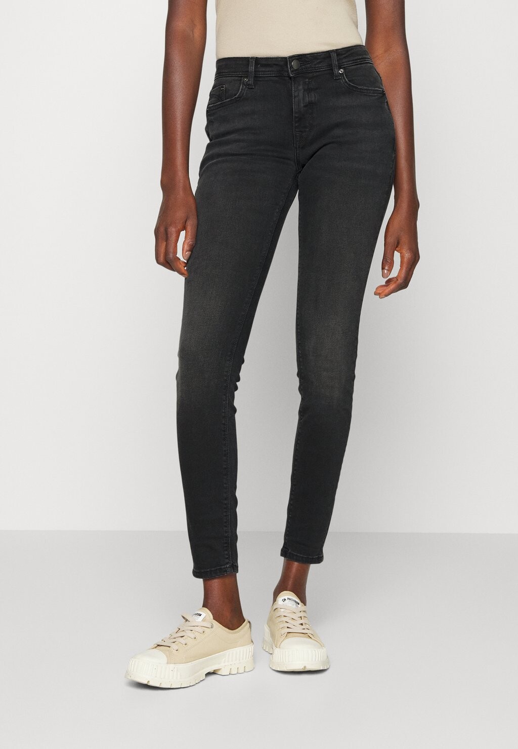 

Джинсы Skinny Fit edc by Esprit