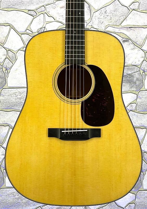 

Акустическая гитара Martin D18 Mahogany Dreadnaught Acoustic Guitar with Case