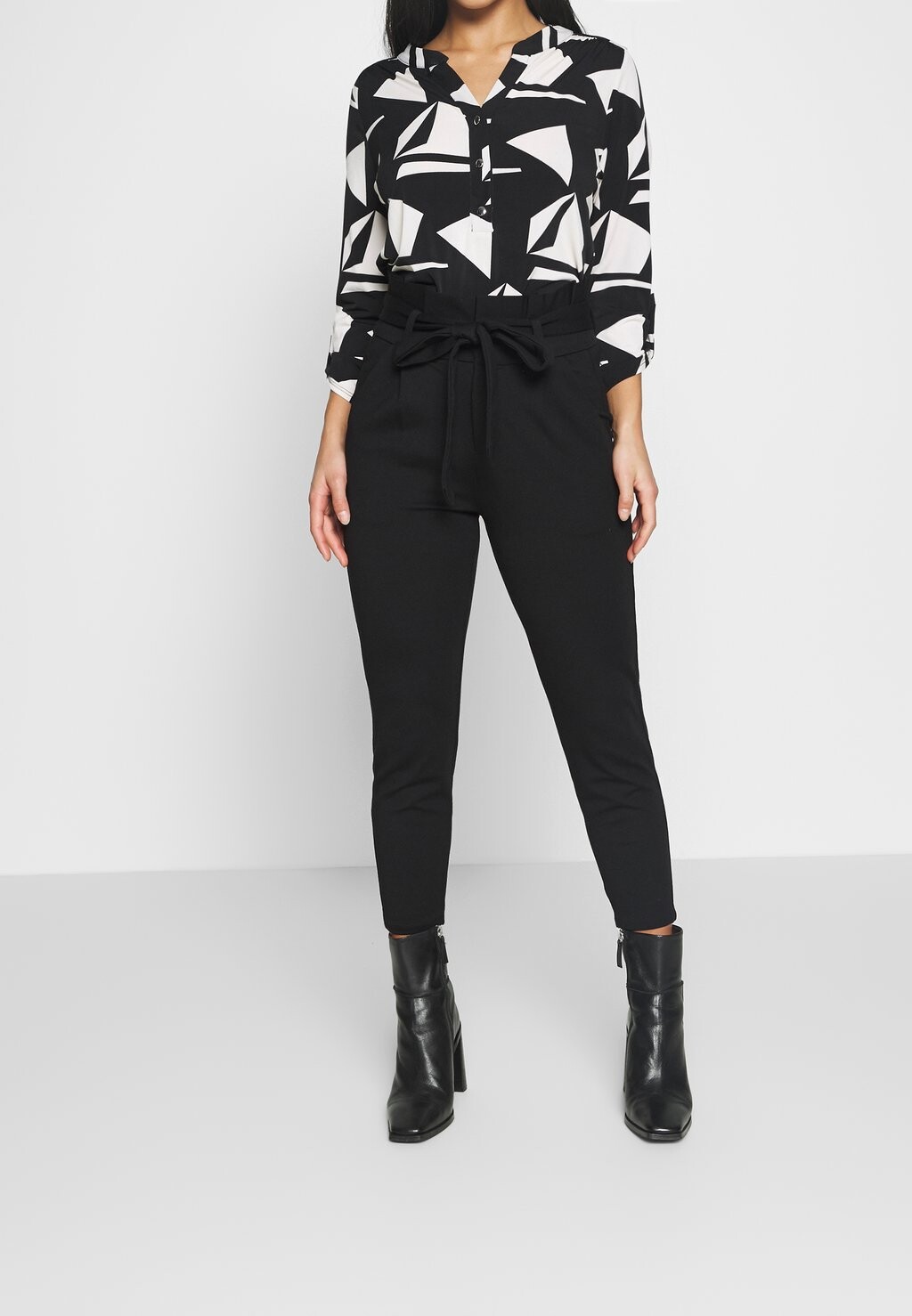 

Брюки Vero Moda, черный