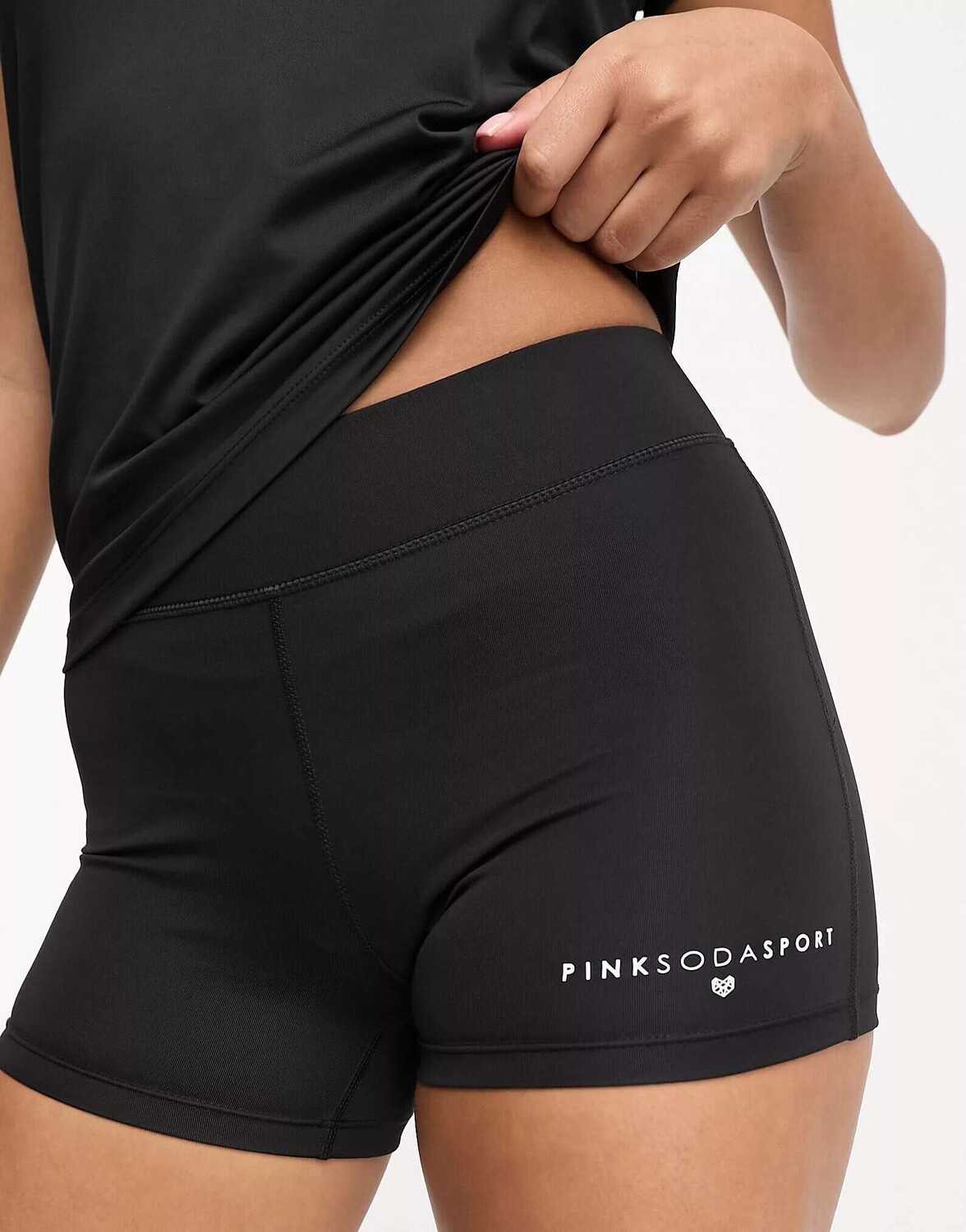 

Черные шорты из смесового полиэстера Pink Soda Sport Essentials