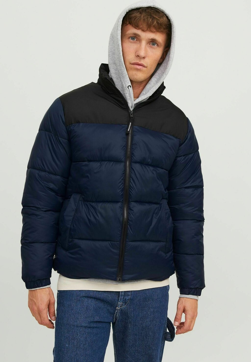 

Зимняя куртка JJETOBY PUFFER COLLAR SN Jack & Jones, темно-синий пиджак