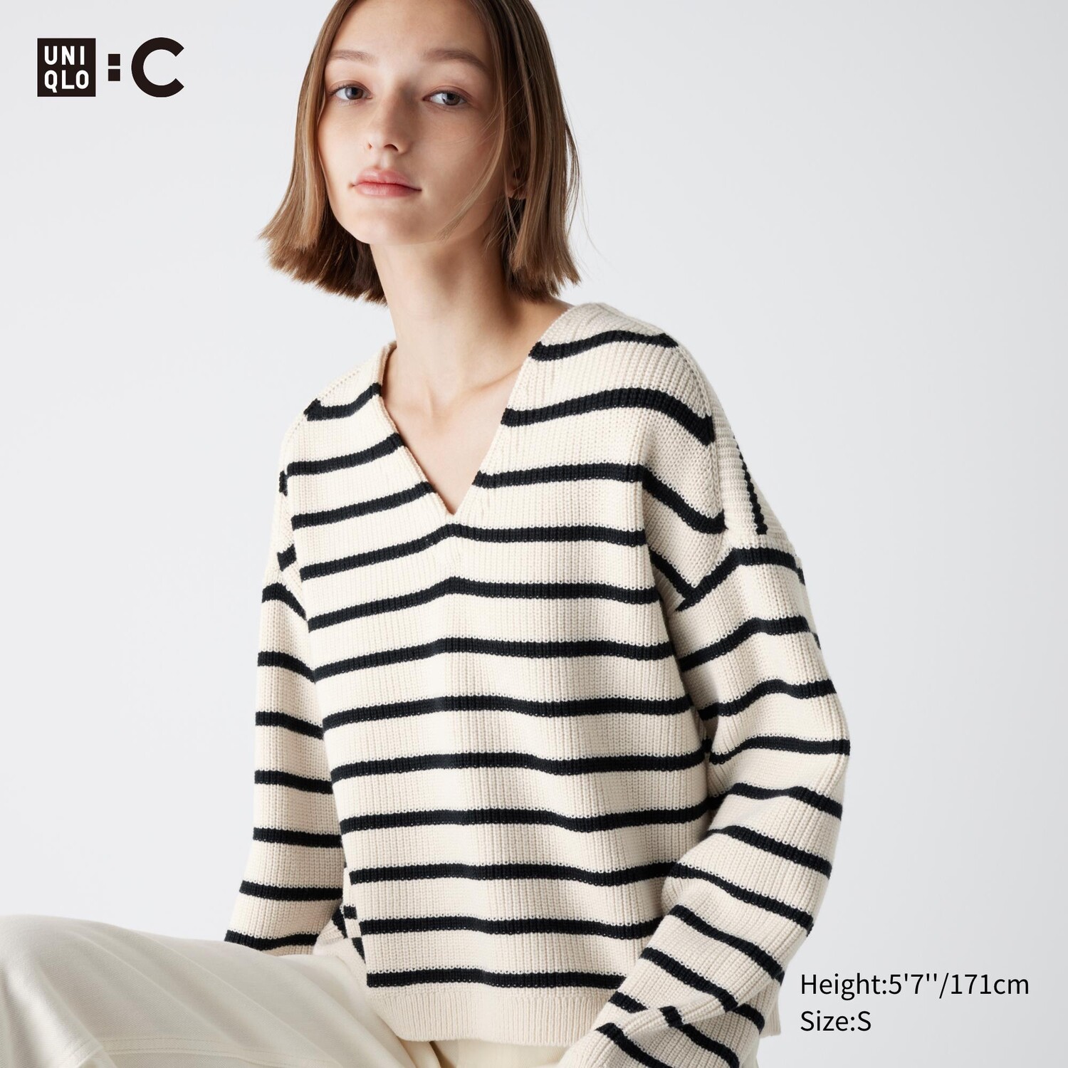 

Короткий свитер с v-образным вырезом UNIQLO, слоновая кость