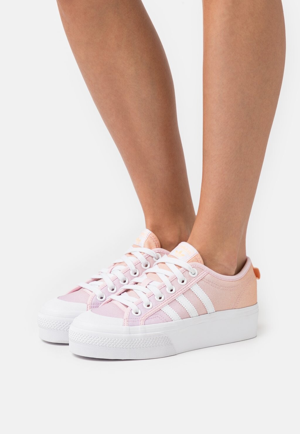 

Кроссовки adidas Originals Nizza Platform, обувь белый / ярко-розовый