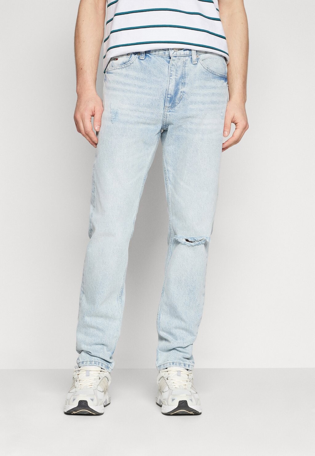 

Джинсы узкого кроя Tommy Jeans, светло-синий