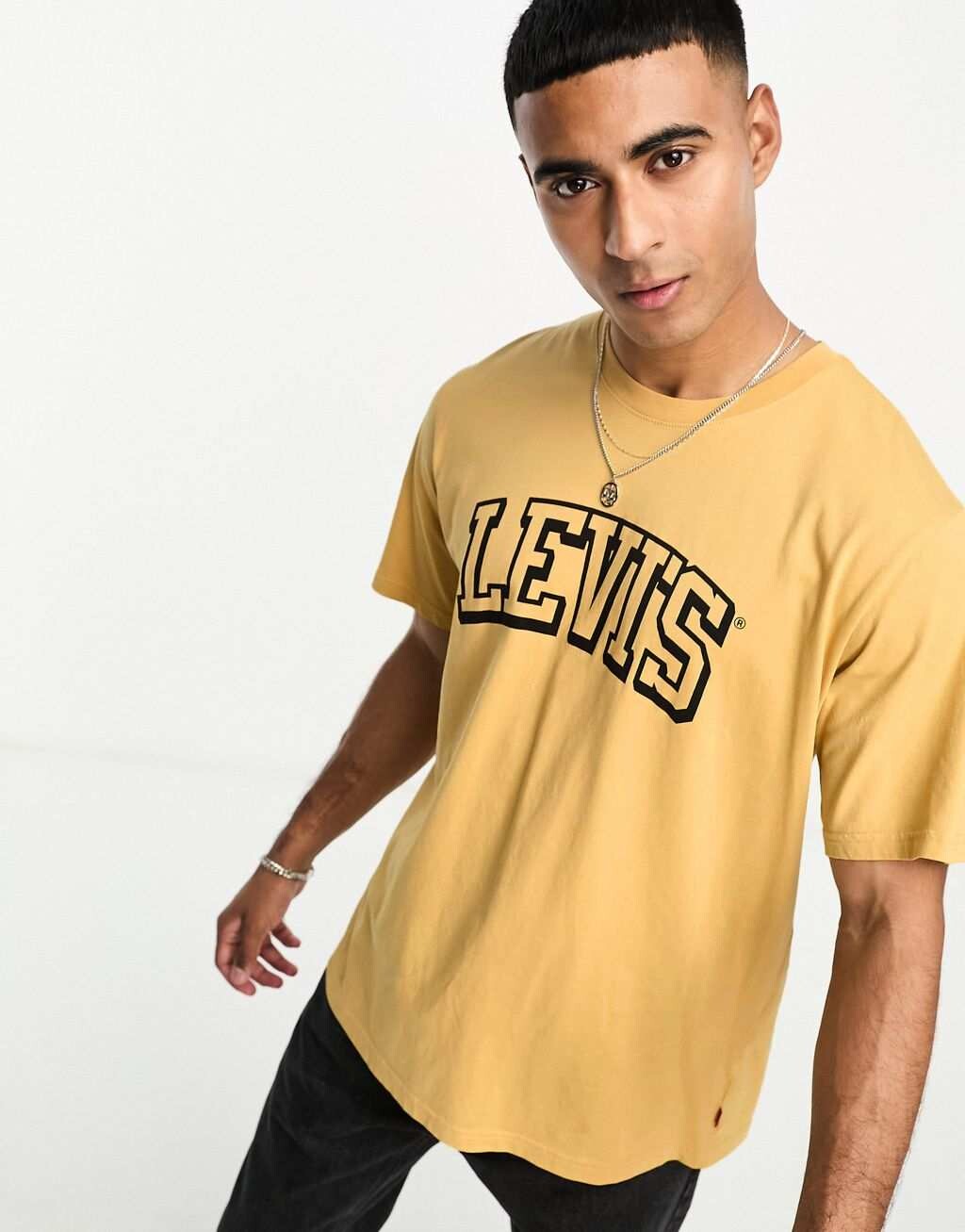 

Эксклюзивная коричневая футболка с университетским логотипом Levi's x Asos