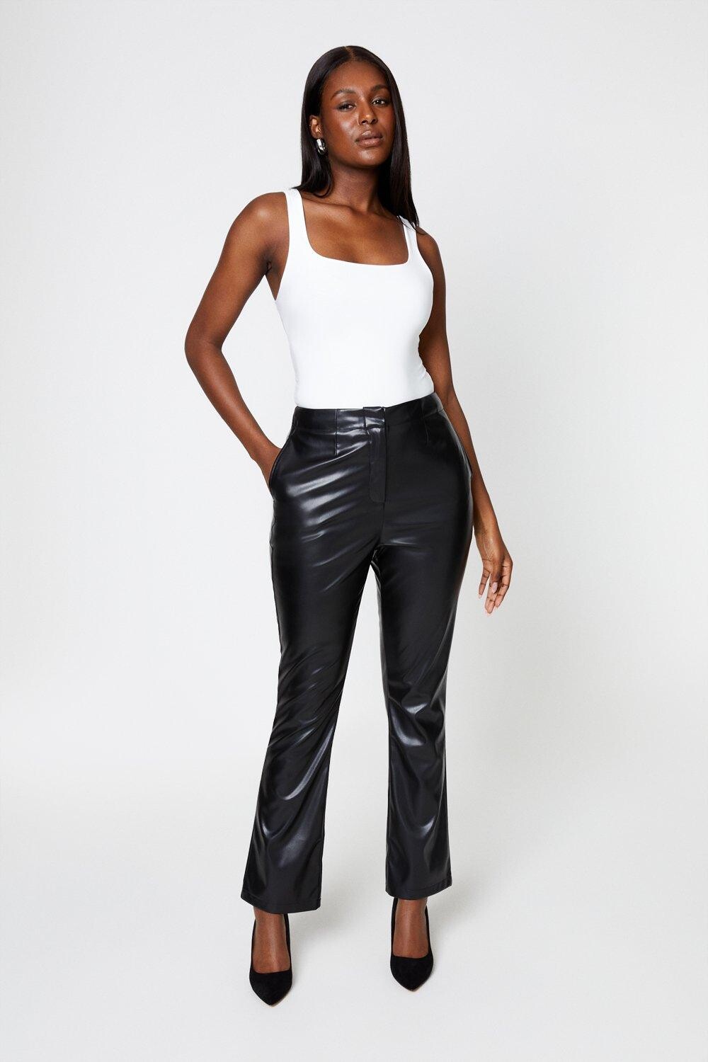 

Брюки Bootcut из искусственной кожи Dorothy Perkins, черный