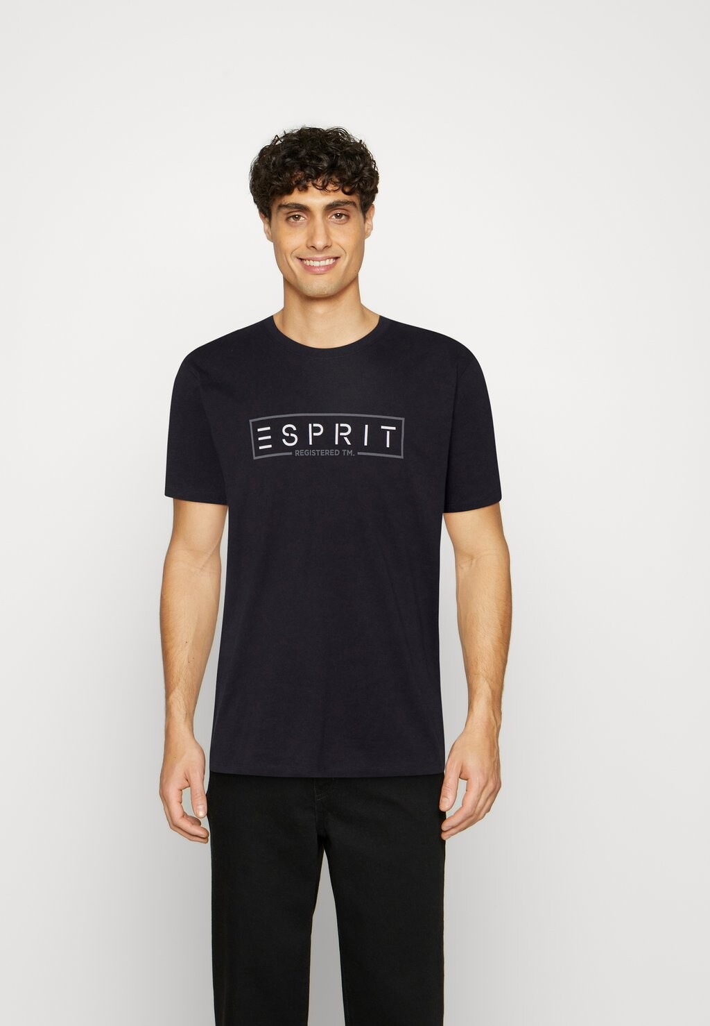 

Футболка с принтом Esprit, черный