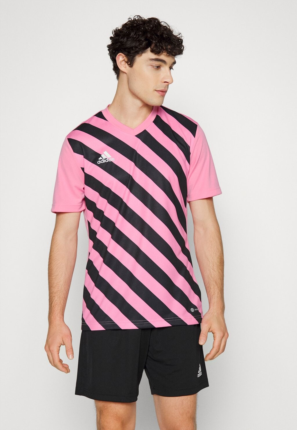 

Футболка Adidas