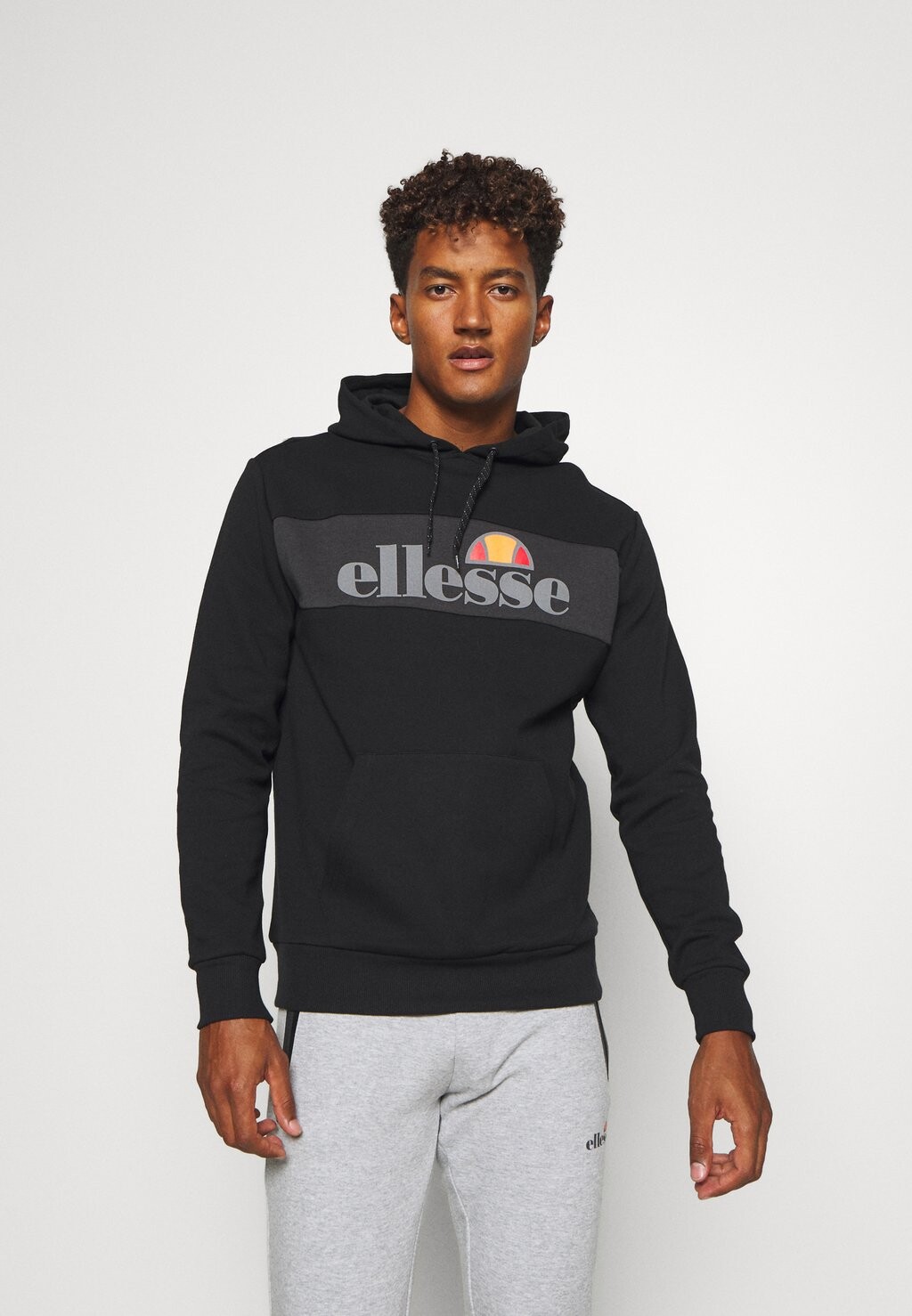 

Толстовка с капюшоном Ellesse, черный
