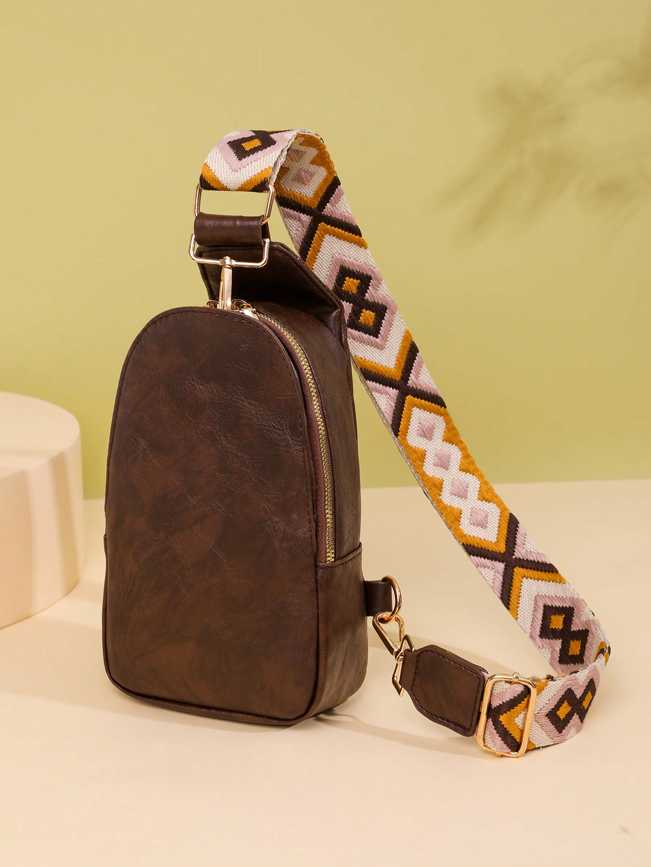 Сумка-слинг для женщин Сумка-слинг из искусственной кожи Маленький рюкзак через плечо Модная нагрудная сумка для путешествий, кофейный коричневый