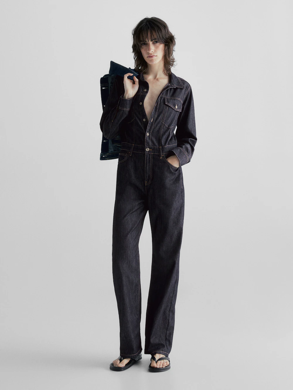 

Прямой джинсовый комбинезон из стиранной стирки с отшивкой Massimo Dutti, синий