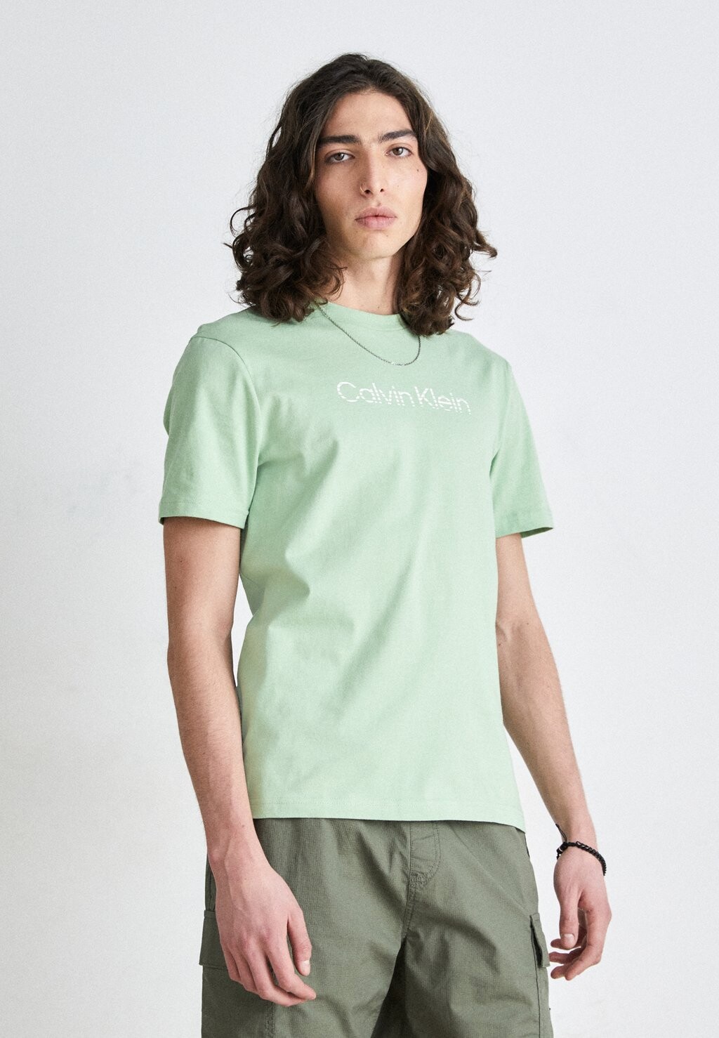 

Футболка с принтом Degrade Logo Calvin Klein, цвет quiet green