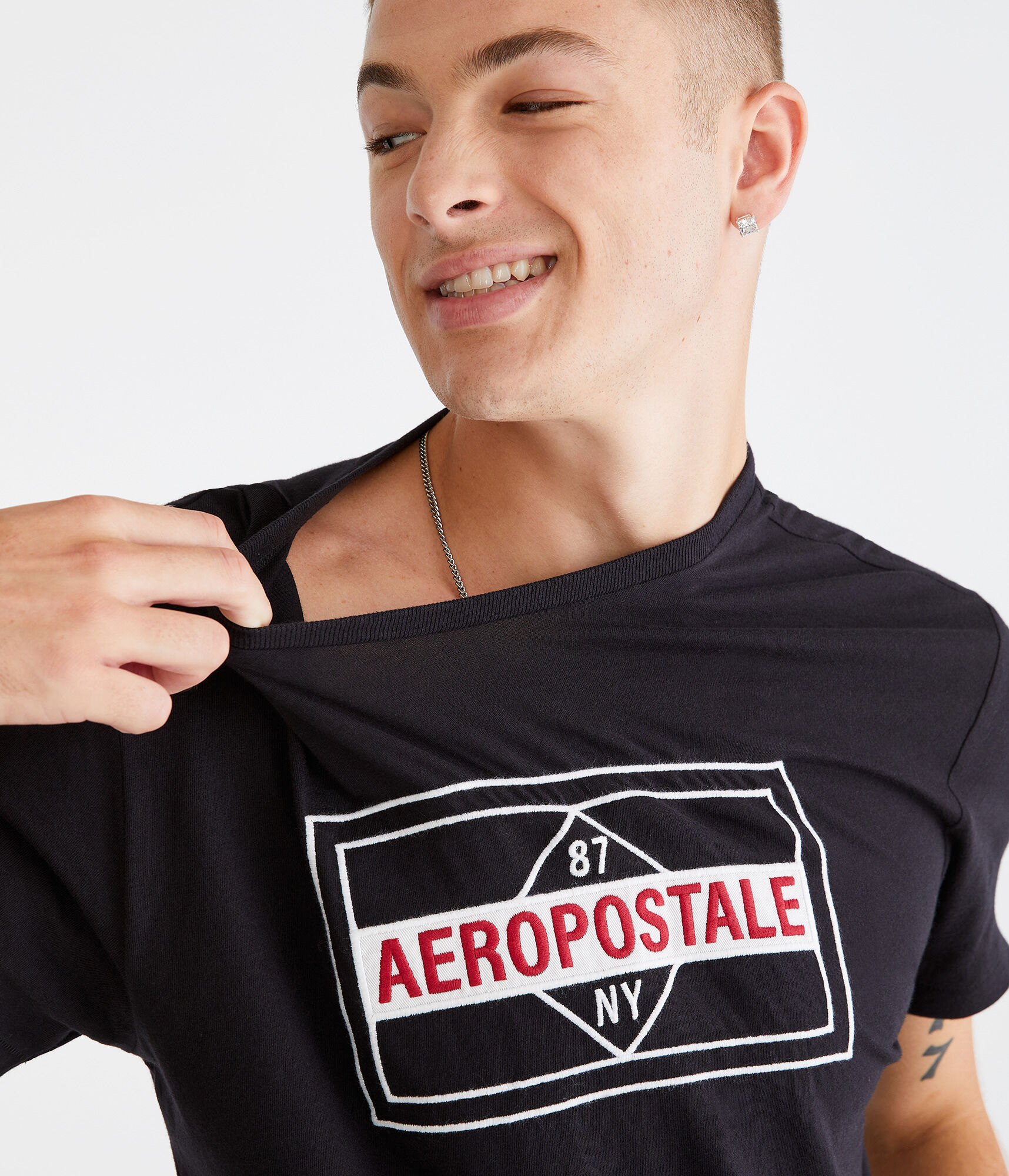 

Футболка 87 с графической аппликацией в виде ромба Aeropostale, черный