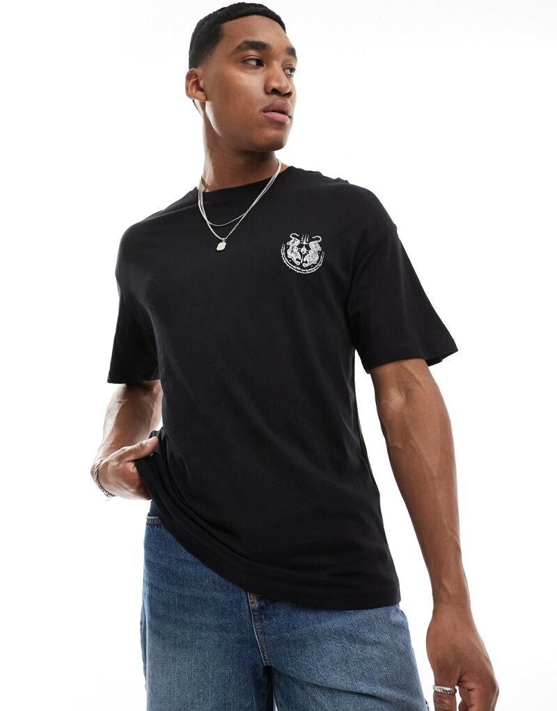 

Jack & Jones – черная футболка оверсайз с тигровым мотивом на спине