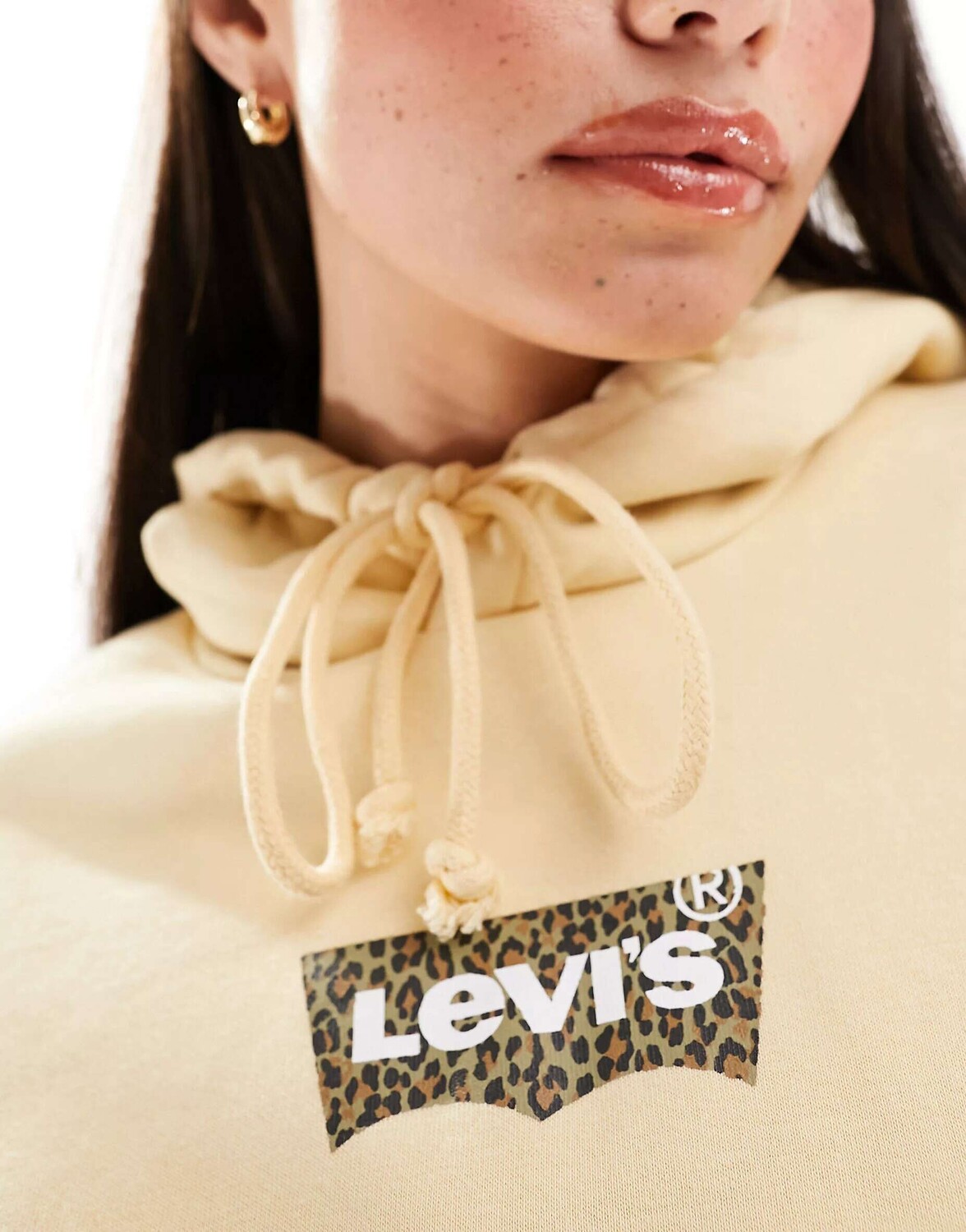 

Худи Levi's кремового цвета с леопардовым логотипом