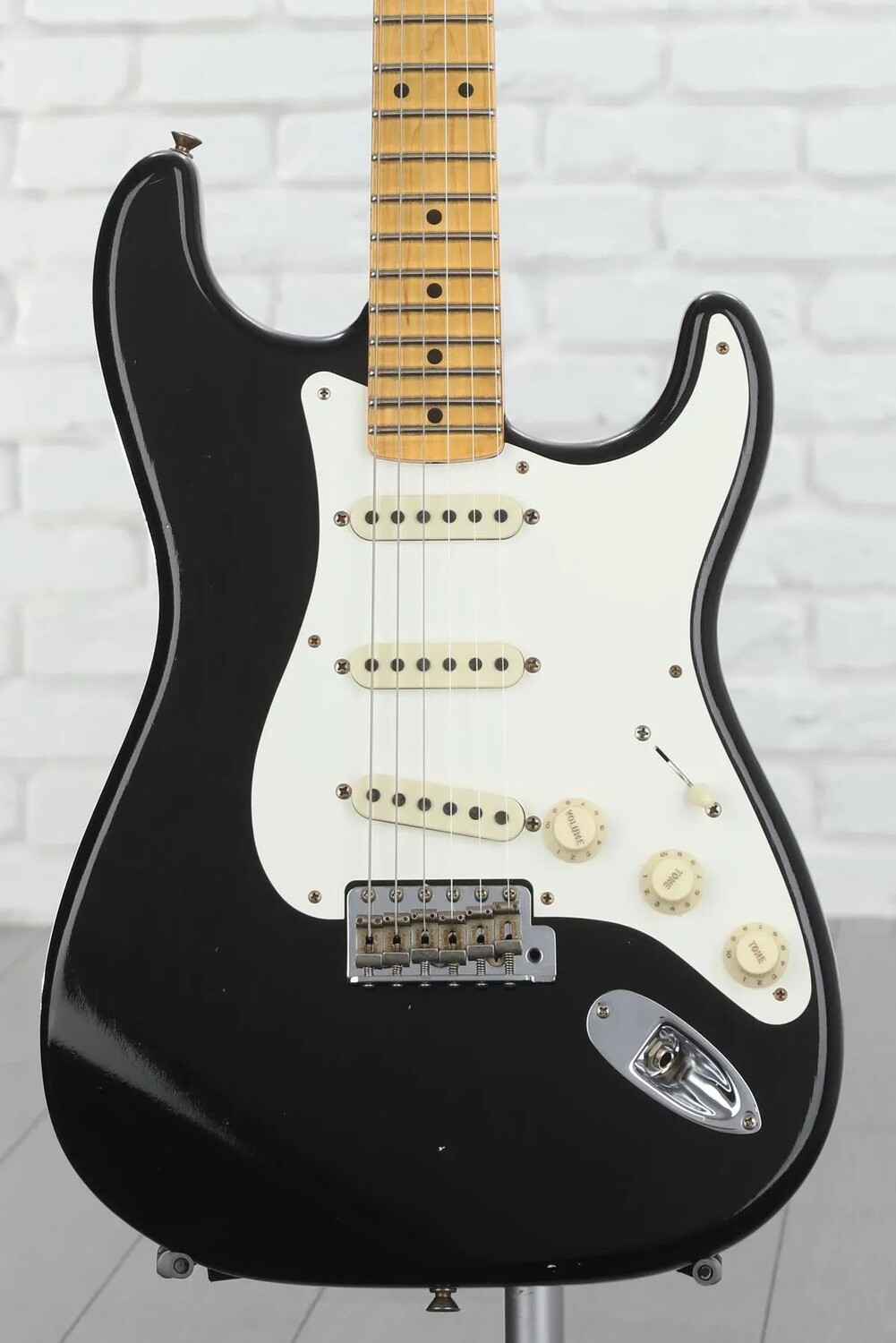

Новая электрогитара Fender Custom Shop '56 Stratocaster Journeyman Relic — состаренный черный