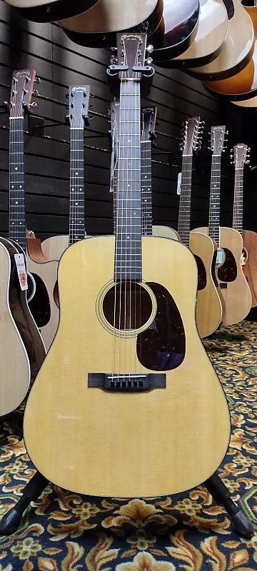 цена Акустическая гитара Martin Standard Series D-18