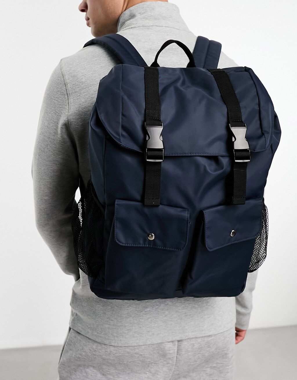 

Темно-синий рюкзак с множеством карманов ASOS DESIGN