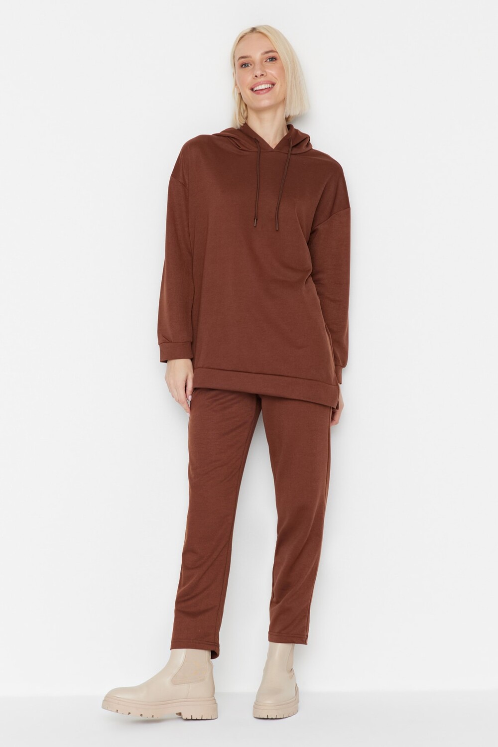 

Коричневый базовый вязаный спортивный костюм с капюшоном Trendyol Modest