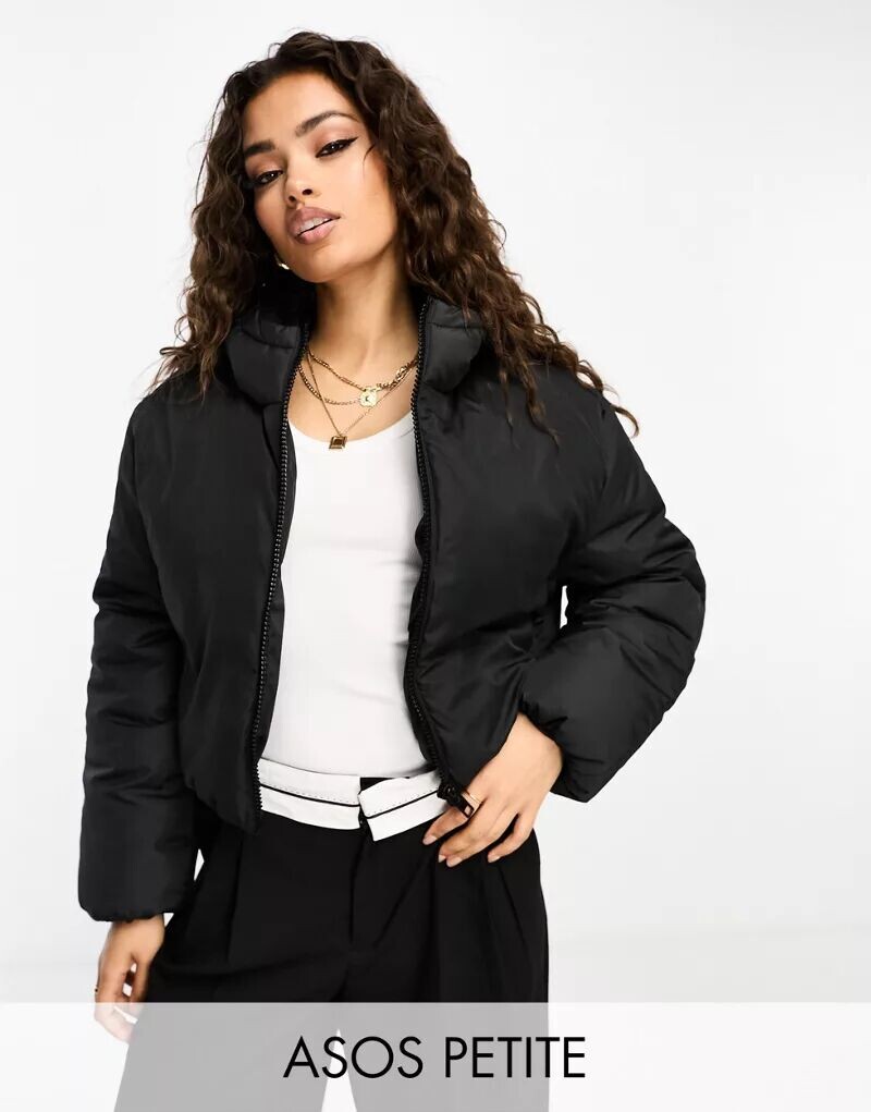 

Черная укороченная дутая куртка с капюшоном ASOS DESIGN Petite