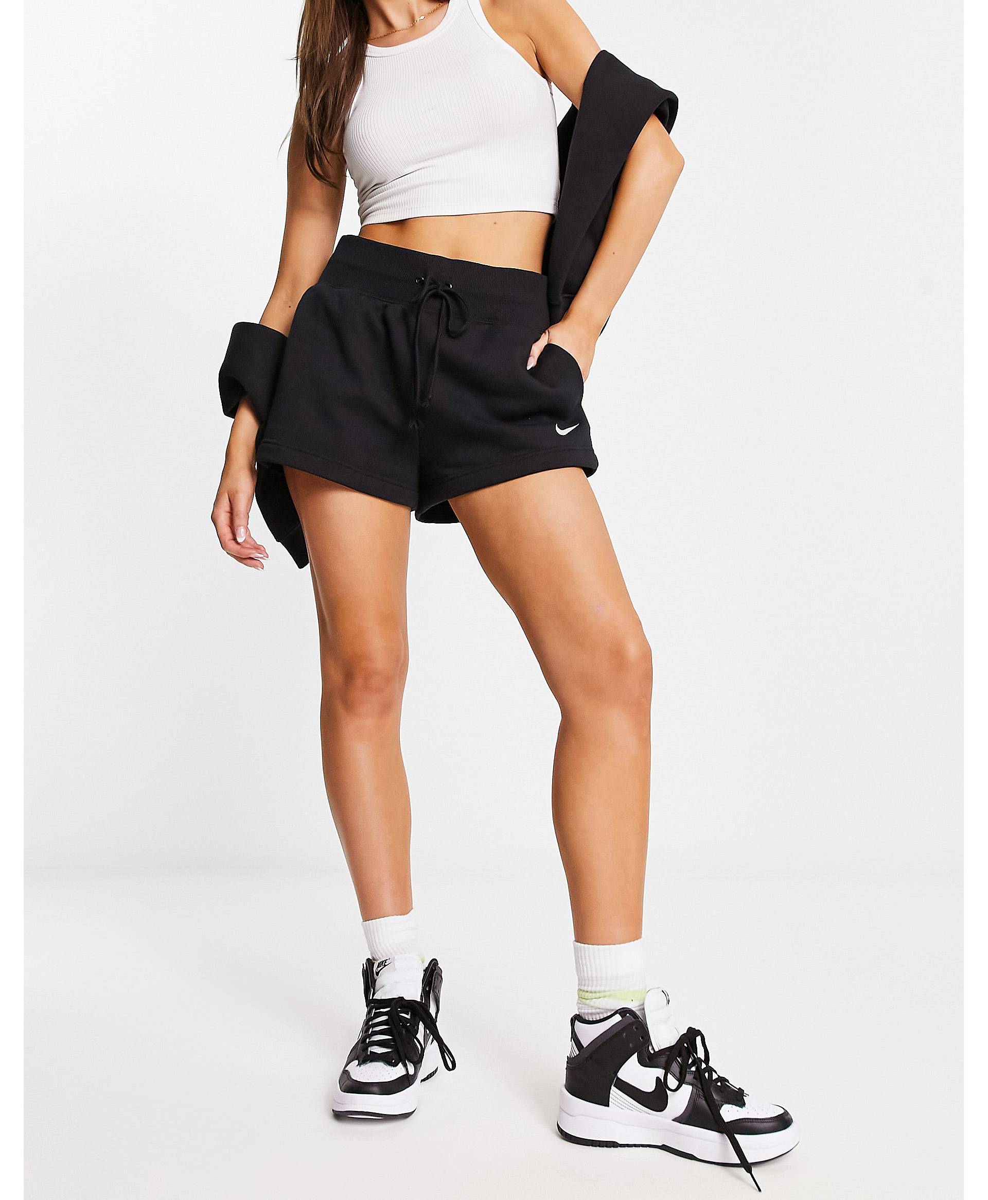 Черные шорты Nike Mini Swoosh