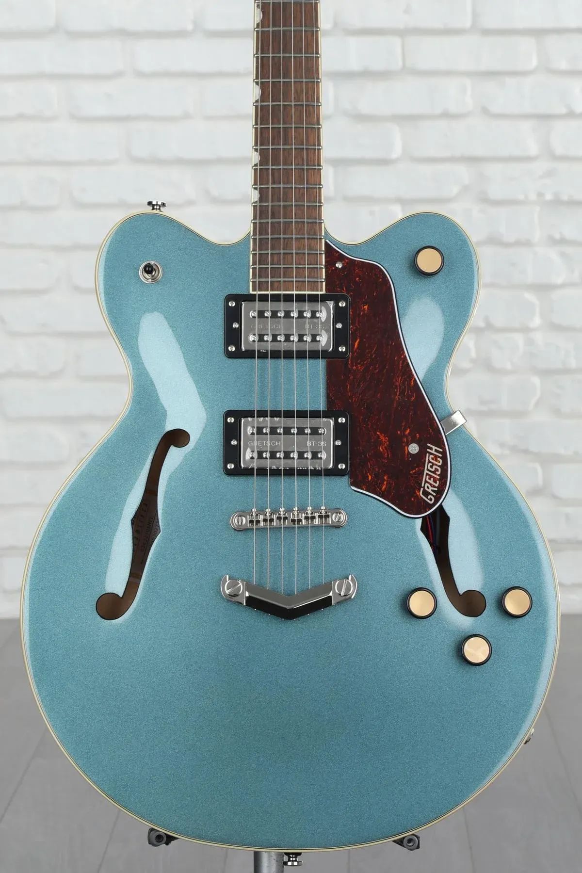 

Новая электрогитара Gretsch G2622 Streamliner с центральным блоком и двойным вырезом — цвет бронза