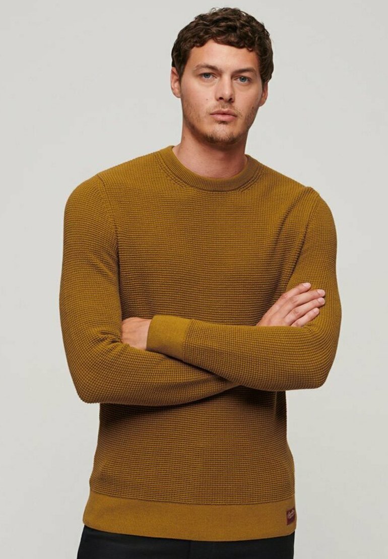 цена Вязаный свитер TEXTURED CREW Superdry, цвет washed turmeric tan