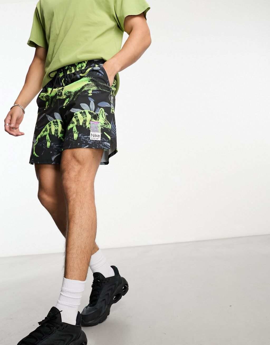

Черные шорты Nike Training Studio 72 Unlimited Dri-Fit AOP
