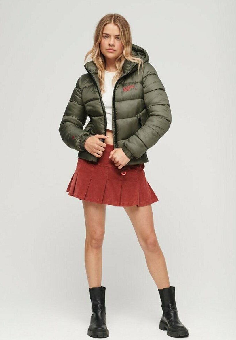 

Зимняя куртка Superdry СПОРТИВНЫЙ ПУФФ, цвет dusty olive
