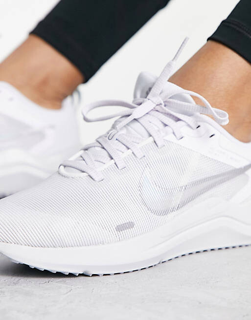 

Белые кроссовки Nike Running Downshifter 12