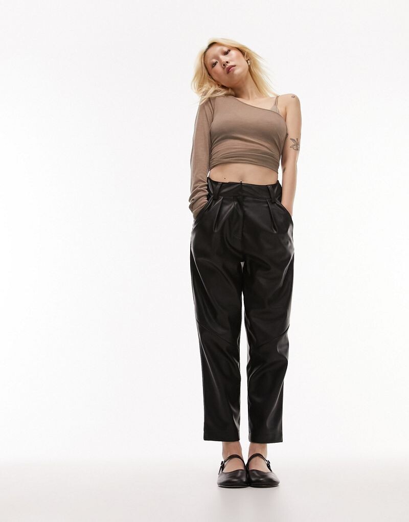 

Черные плиссированные брюки из искусственной кожи с завышенной талией Topshop