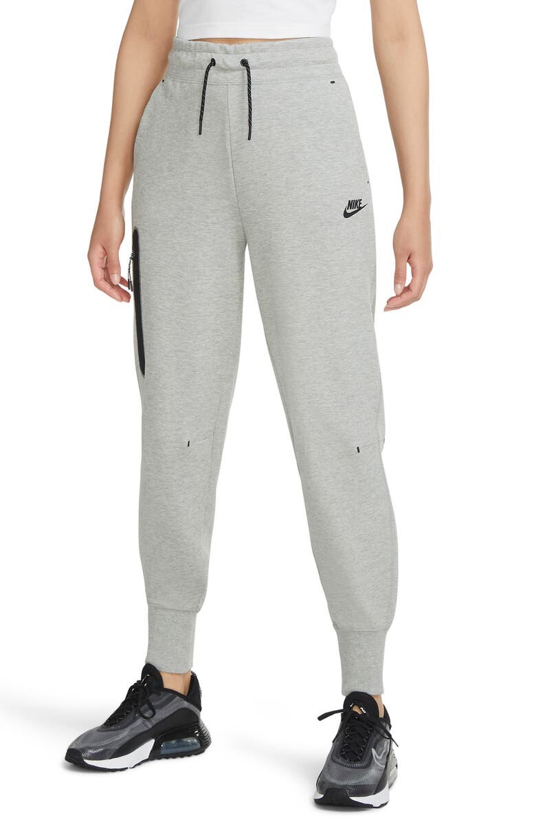 

Джоггеры из технического флиса NIKE