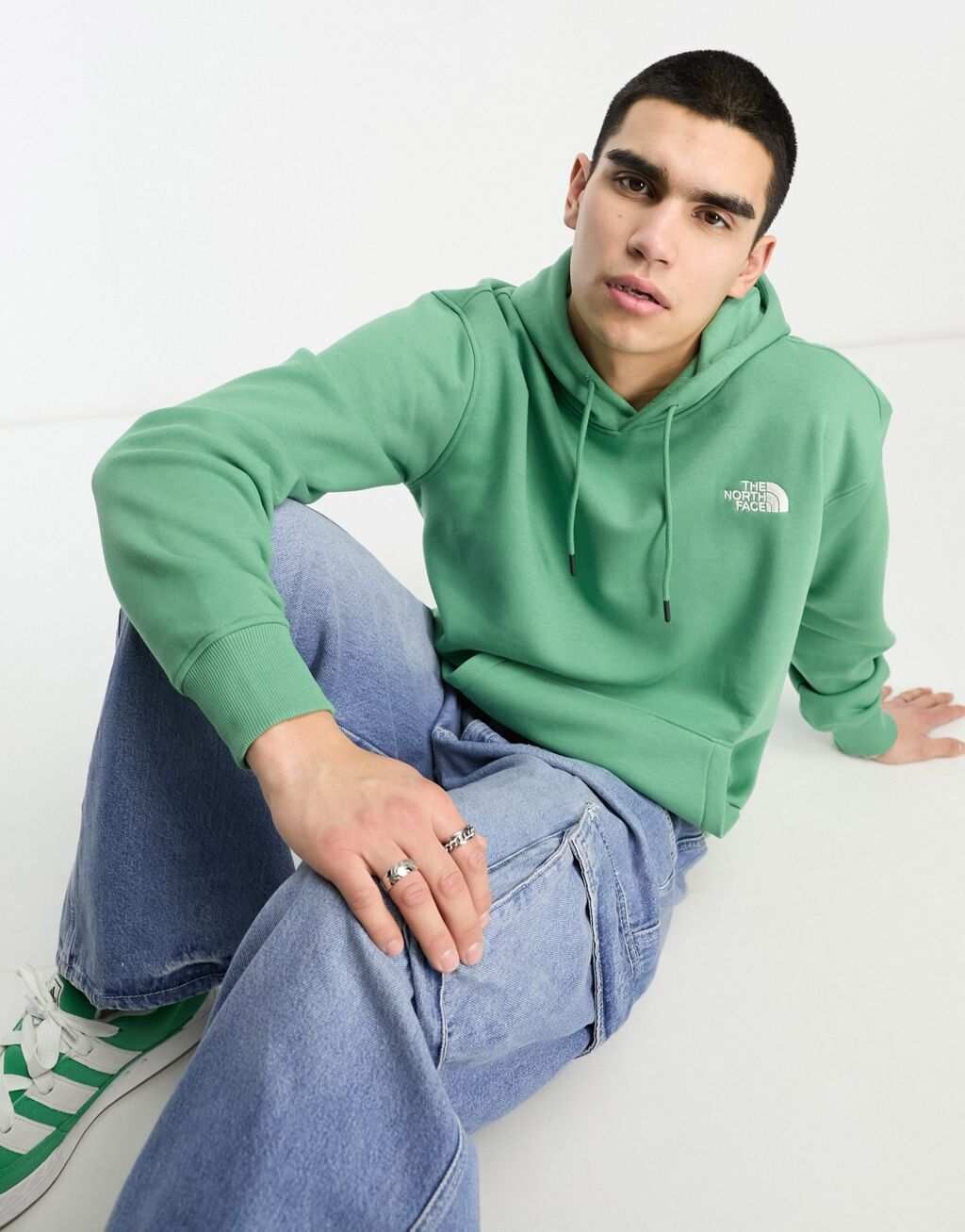 

Зеленая толстовка оверсайз The North Face Essential эксклюзивно на ASOS.