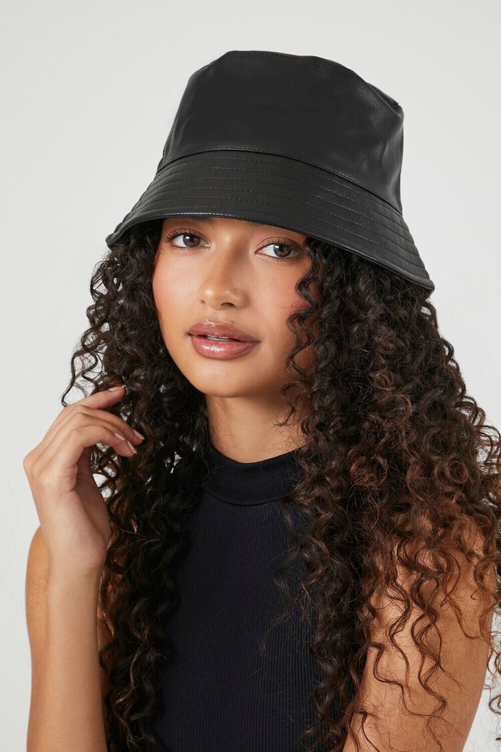 

Панама из искусственной кожи Forever 21, черный
