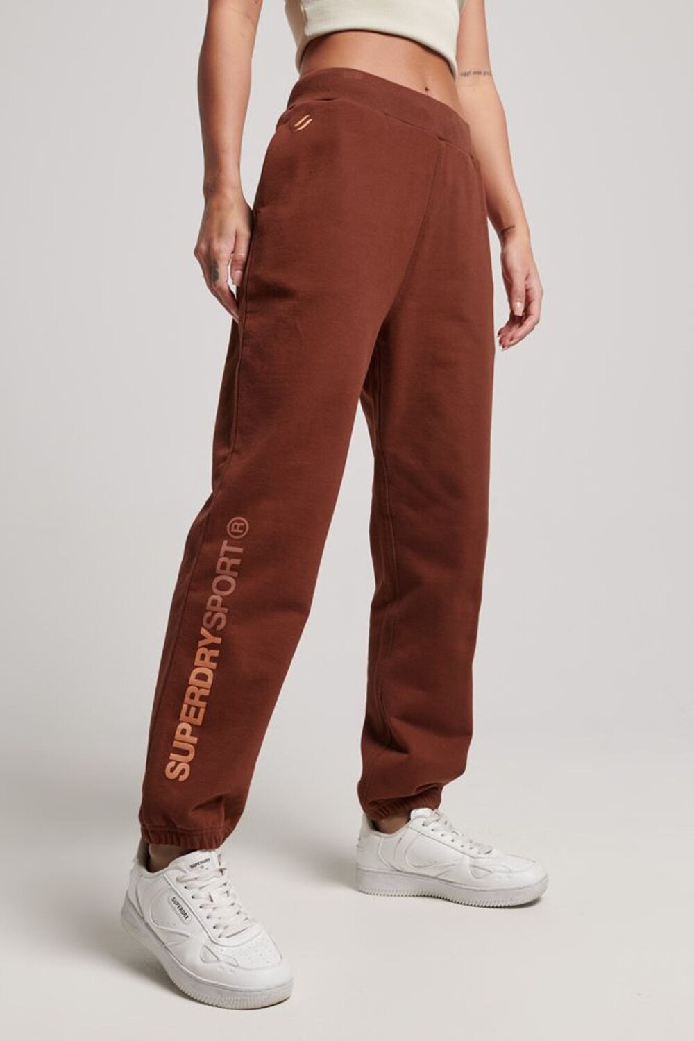 

Джоггеры Sport Core Superdry, коричневый