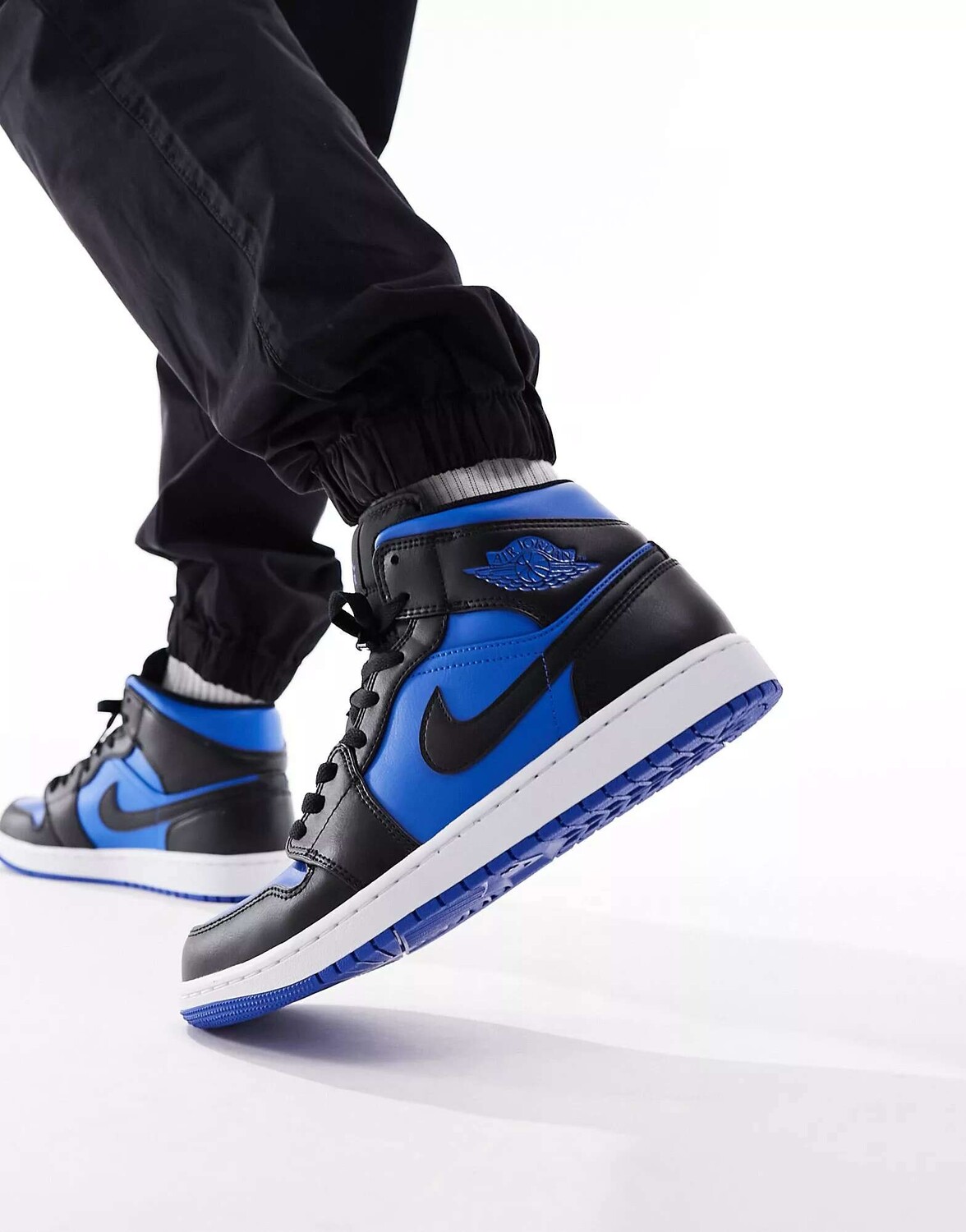 

Кроссовки Air Jordan 1 Mid в королевском синем и черном цвете, Черный